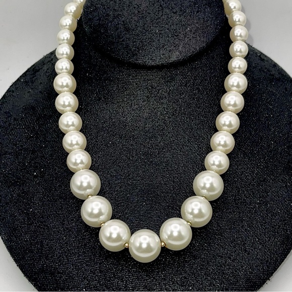 Anne Klein Jewelry - Classy Chic Signed Anne Klein Graduated Pearl Necklace